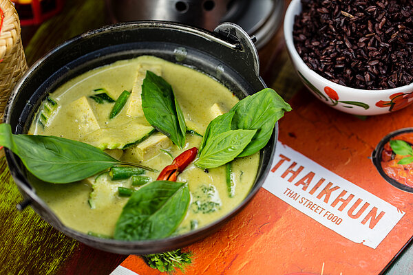 Thaikhun street food thai green curry